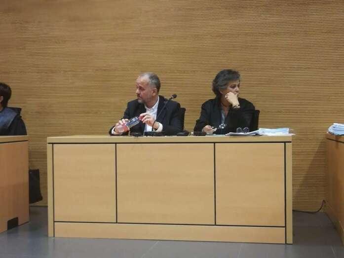 Celso Perdomo, el principal acusado, junto a su abogada María del Mar García (Foto TA)